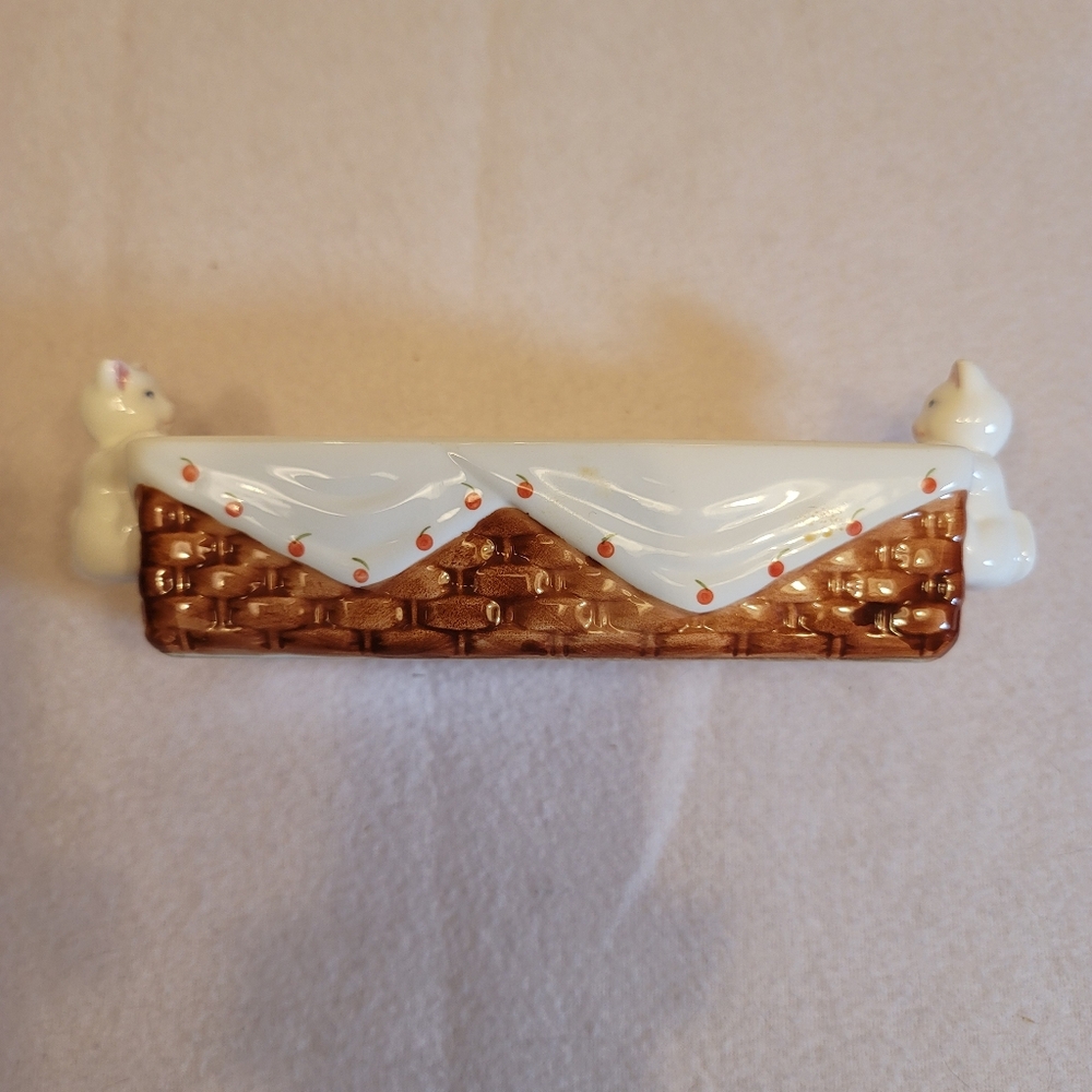 0852. Ceramic Cracker Basket with a Blue Eyed Cat at Each End ~ So Cute!
